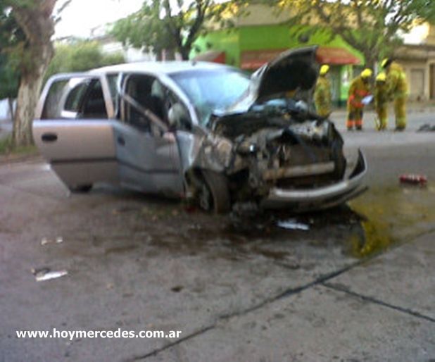 Accidente, avenida 17 esquina 12 este domingo a primera hora