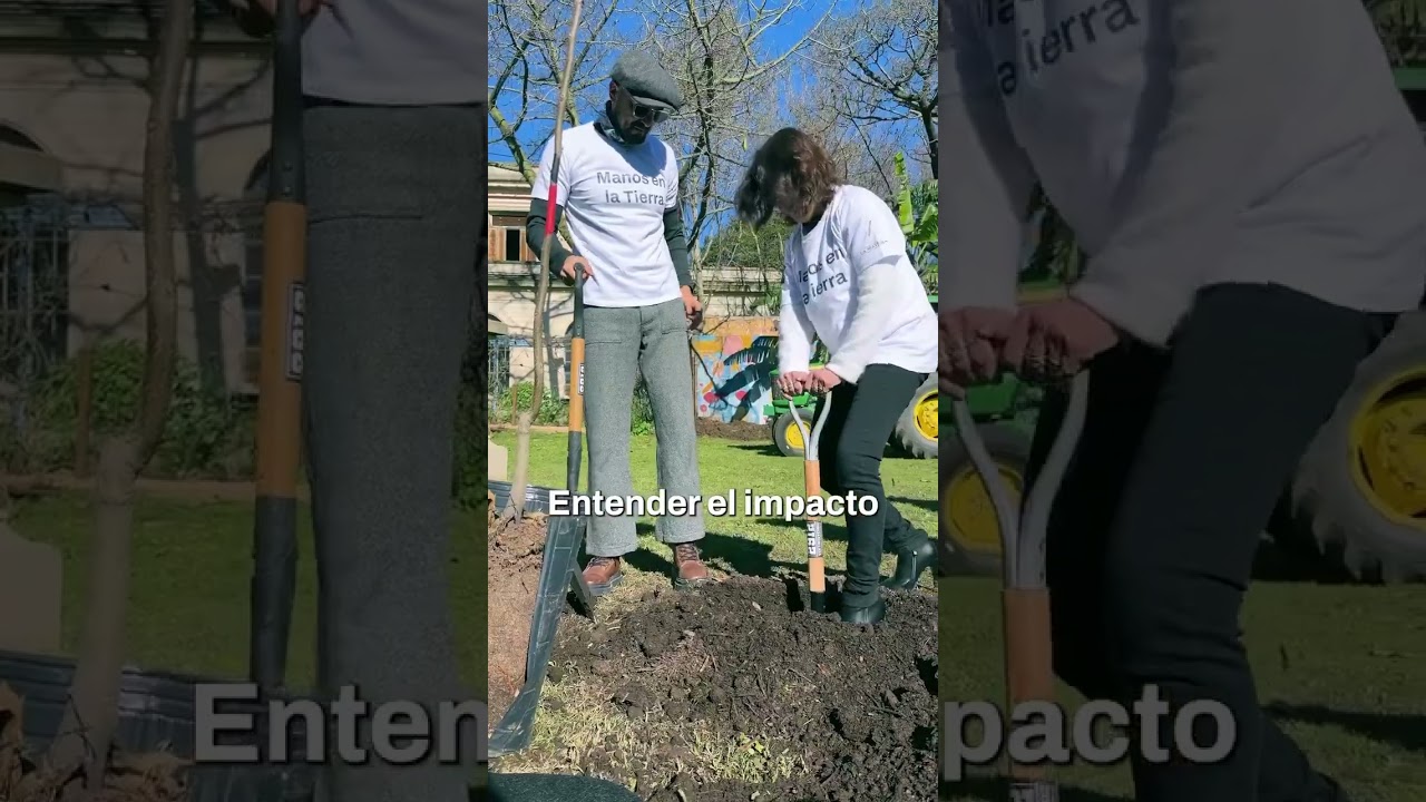 Abel Pintos plantó árboles de nuez de pecán en el Hospital Alvear