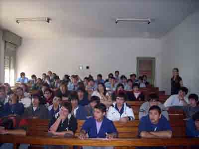 inguba1 Estudiantes mercedinos escuchan a representantes de la UBA