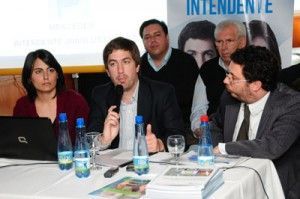 ustarroz-anuncia-obras Conferencia de prensa Ustarróz