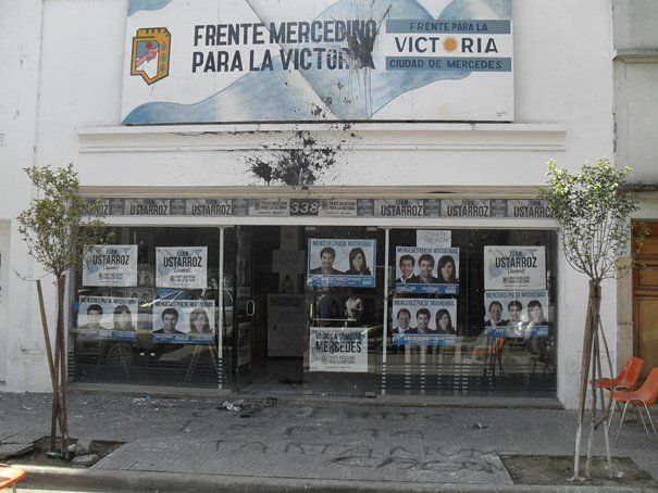 Frente Mercedino local atacado Frente Mercedino local atacado