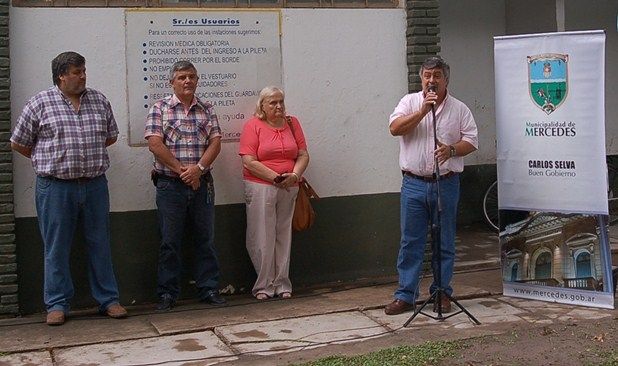 Carlos Selva inaugurando temporada pileta del parque 2013