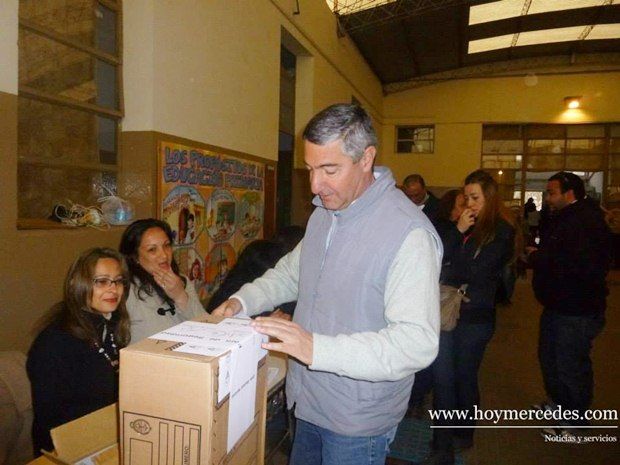 Oscar Albini al momento de votar...