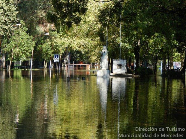 rio lujan inundado