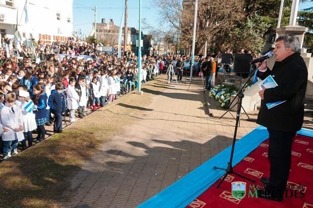 Acto-bandera-2014-II