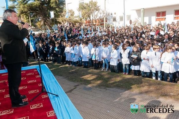 Acto-bandera-2014-III