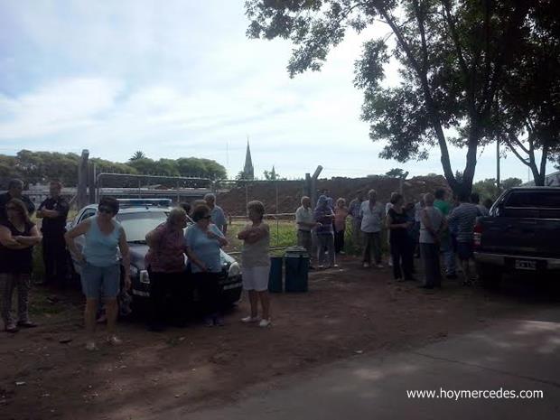 Protesta contra ProCreAr Mercedes y Clausura de obras Municipalidad ClausuraProCreAr-Mercedes-ProtestaVecinos