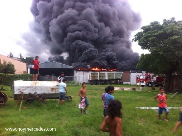 Incendio, Mercedes, Bomberos Voluntarios Mercedes