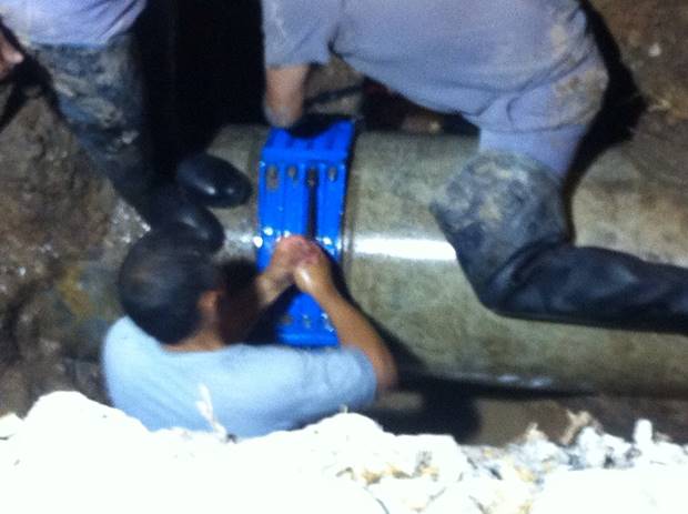 Caño roto, Mercedes, obras públicas, agua rotura-caño-troncal-22.10.2015-1