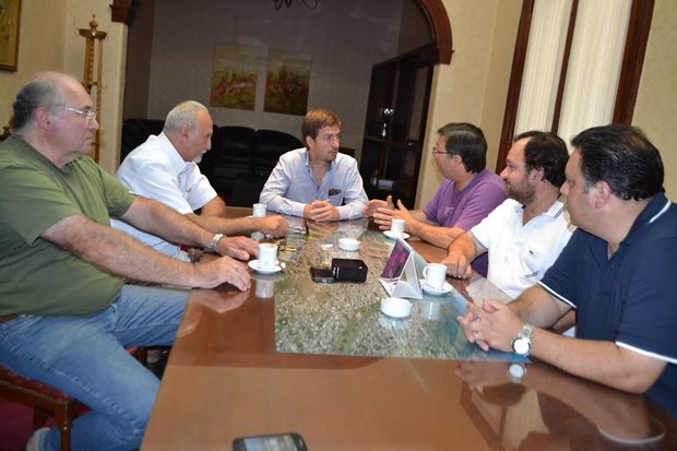 Reunión de dirigentes con el intendente Ustarroz
