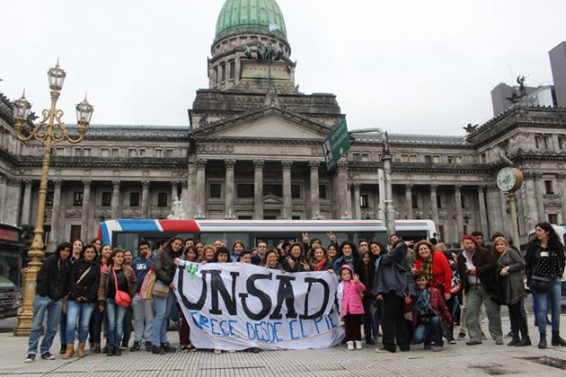 Comunidad educativa al momento de sancionar la ley - Foto: Facebook