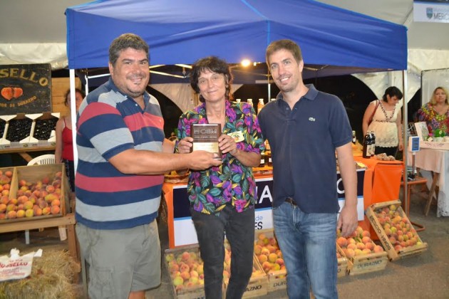 Mejor stand fiesta del durazno 2016