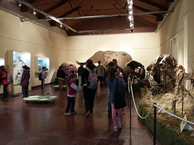 Chicos en el Museo Ameghino Marín