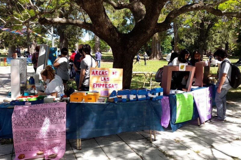 La Técnica N° 1 abrió sus puertas y mostró los trabajos de sus alumnos