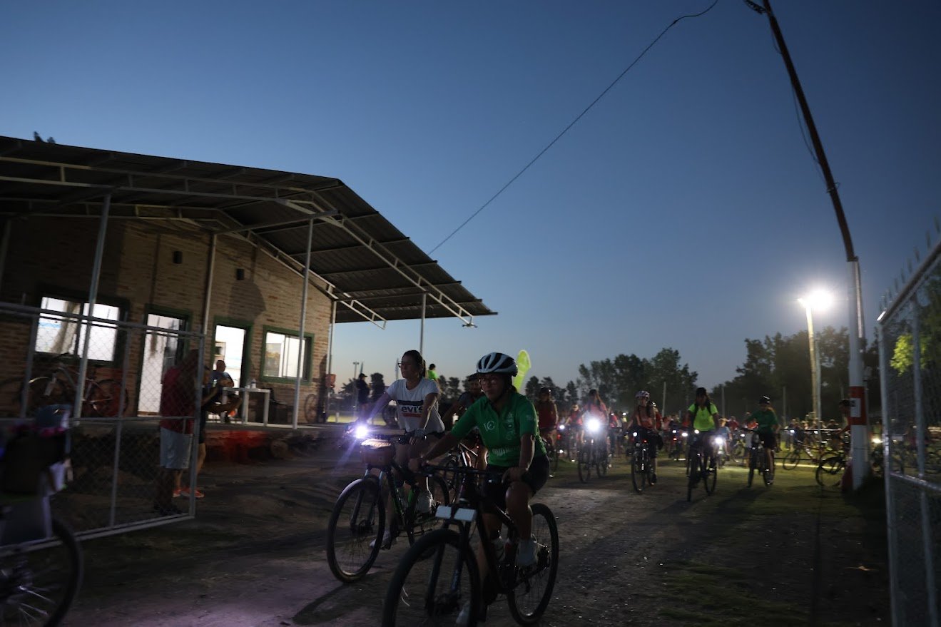 Bicicleteada nocturna en Mercedes en Parque Municipal