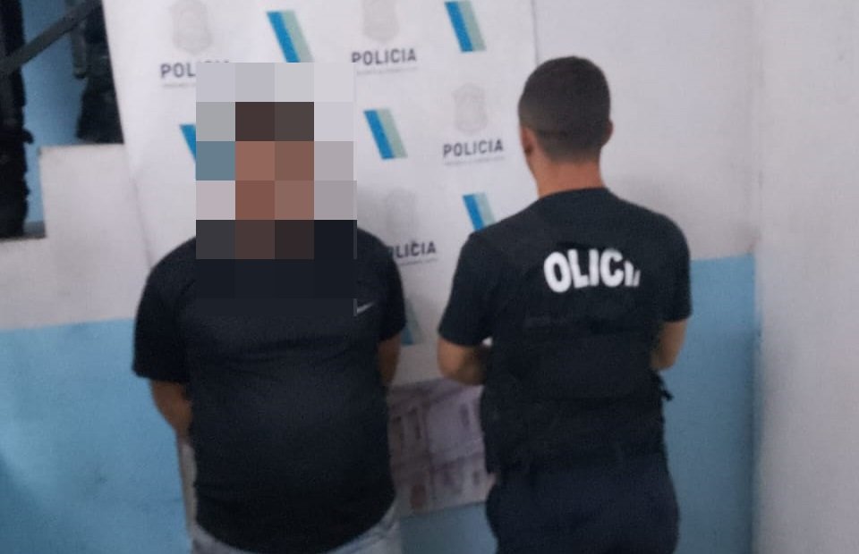 Prendió fuego un contenedor en Mercedes y terminó detenido