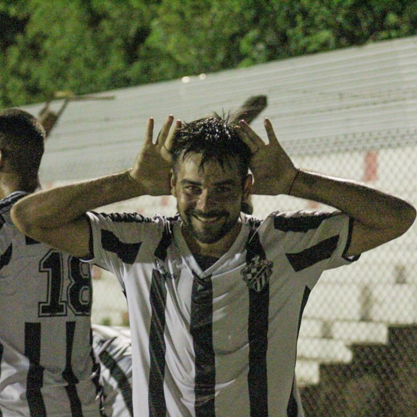 En su tercer encuentro en una liga profesional el Club Mercedes obtuvo la victoria ante Deportivo Cambaceres. Fue de local en la Liga Mercedina con un gol de Martín Zuccaro en el segundo tiempo.