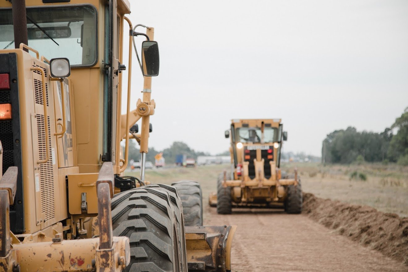 La Autopista entre Suipacha y Mercedes ha sido frenada. Los trabajadores despedidos. La decisión de Milei y Juntos determinó que el gran anhelo de la zona no se haga realidad. Se abre la incógnita sobre lo que pasará con los contratos firmados.