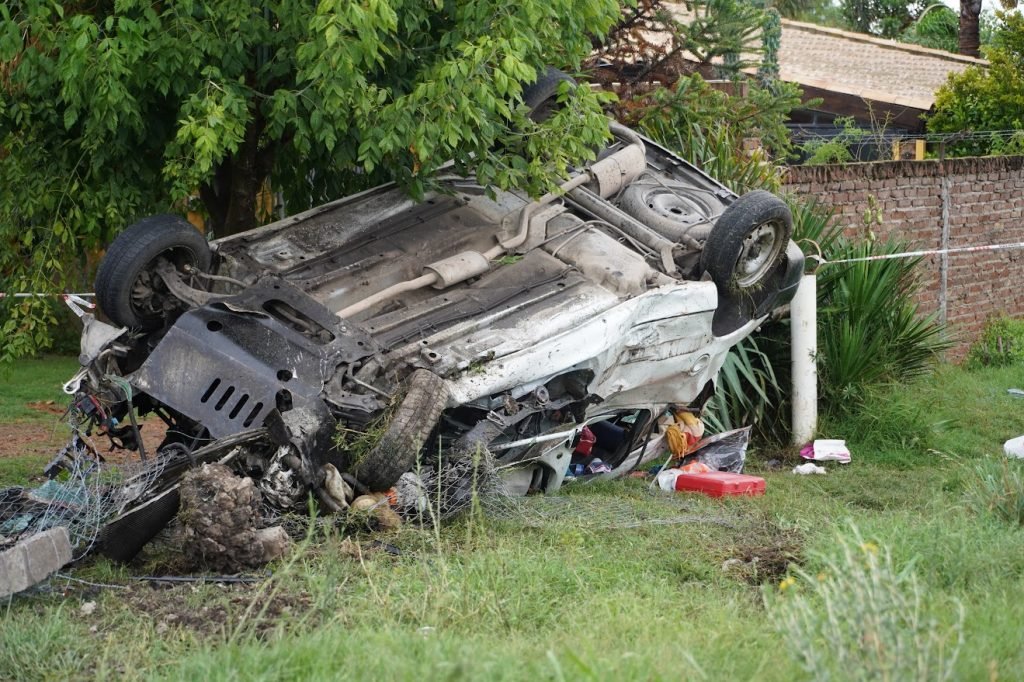 Fuerte y grave choque de camioneta con tren semiento en avenida 1