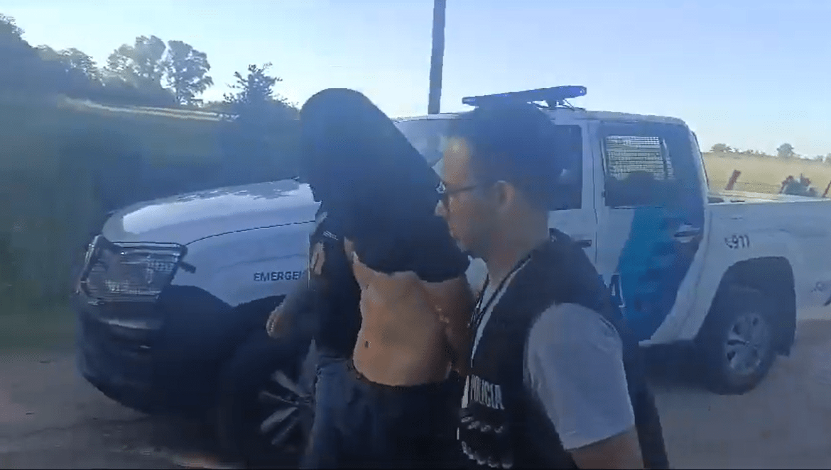 Tras un amplio operativo policial se logró la detención del supuesto femicida de Natalia Galardo, en Open Door, a instancias de un vecino de Mercedes. Finalmente el hombre fue encontrado escondido en la localidad de Tomás Jofré.