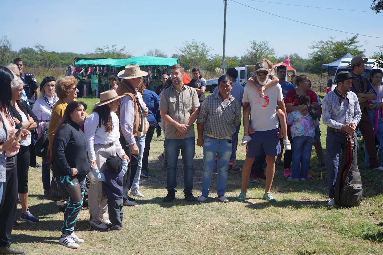 Goldney conmemoró su 159 aniversario En Goldney se vivió una hermosa jornada de domingo conmemorando el 159 aniversario del pueblo. Hubo destrezas criollas, desfile gaucho, cantinas, artesanos y shows musicales. El intendente Ustarroz estuvo presente y felicitó a su comunidad por la unidad de trabajo en la organización de la actividad, que contaron con el apoyo de la Municipalidad.