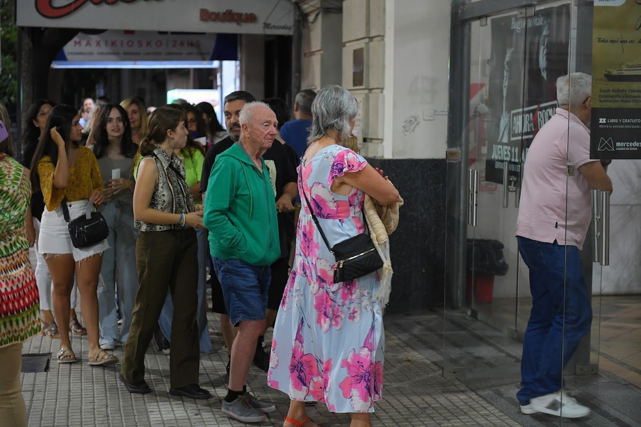 Amplio acompañamiento a las presentaciones de la obra de teatro Temperley de Gabriela Lorusso en el Teatro Argentino