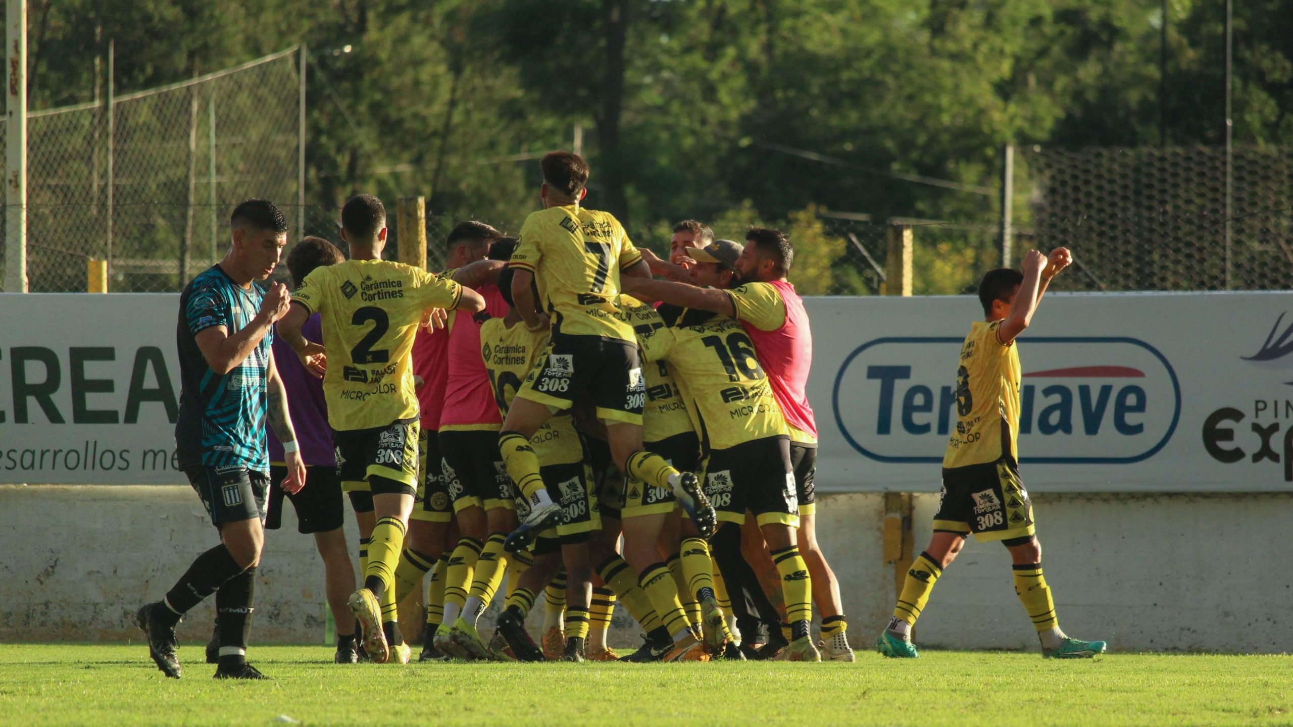 El canario tuvo un buen inicio de temporada y disputadas 6 fechas está con 12 puntos compartiendo la punta de la table con Argentino de Quilmes. Este sábado le gano 1 a 0 a Excursionistas en el Carlos V.