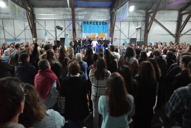 Peña y música en la tradicional Vigilia por Malvinas en La Trocha