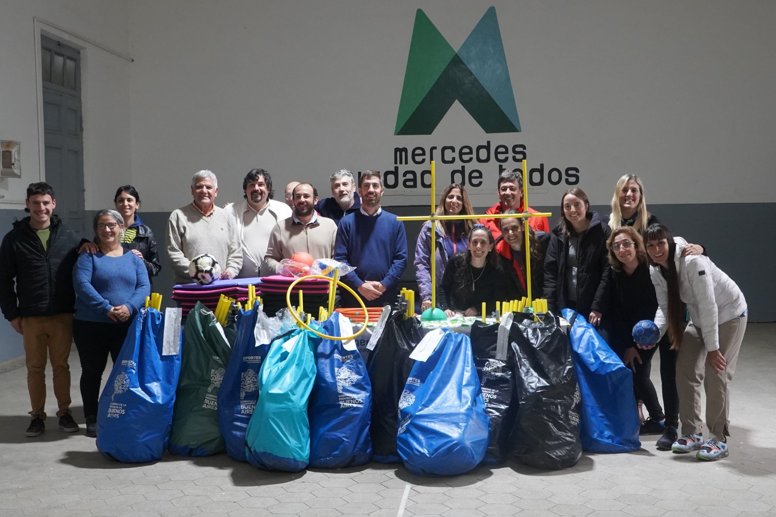 Entregan materiales de educación y deporte a escuelas rurales