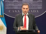 El vocero presidencial le eleva el rango y salario a Secretario de Estado