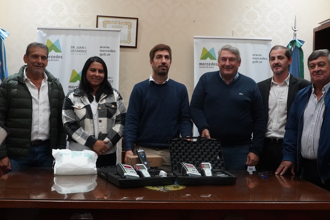 Ustarroz recibió al ministro de transporte de la provincia que trajo equipamiento para seguridad vial