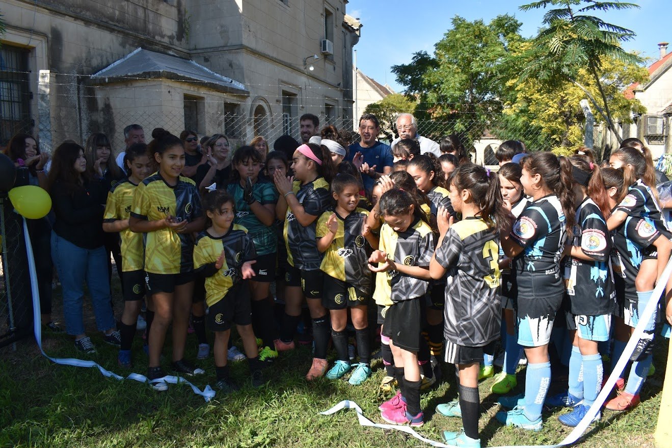 Inauguraron nueva cancha para divisiones infantiles en Los Carteros