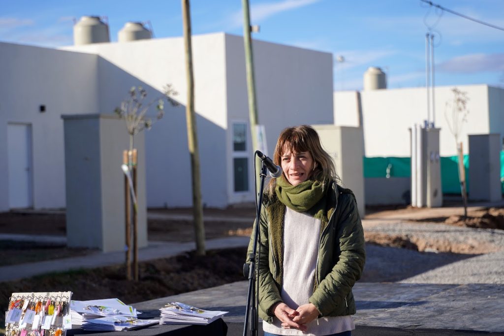 Ustarroz entregó 61 viviendas a familias mercedinas