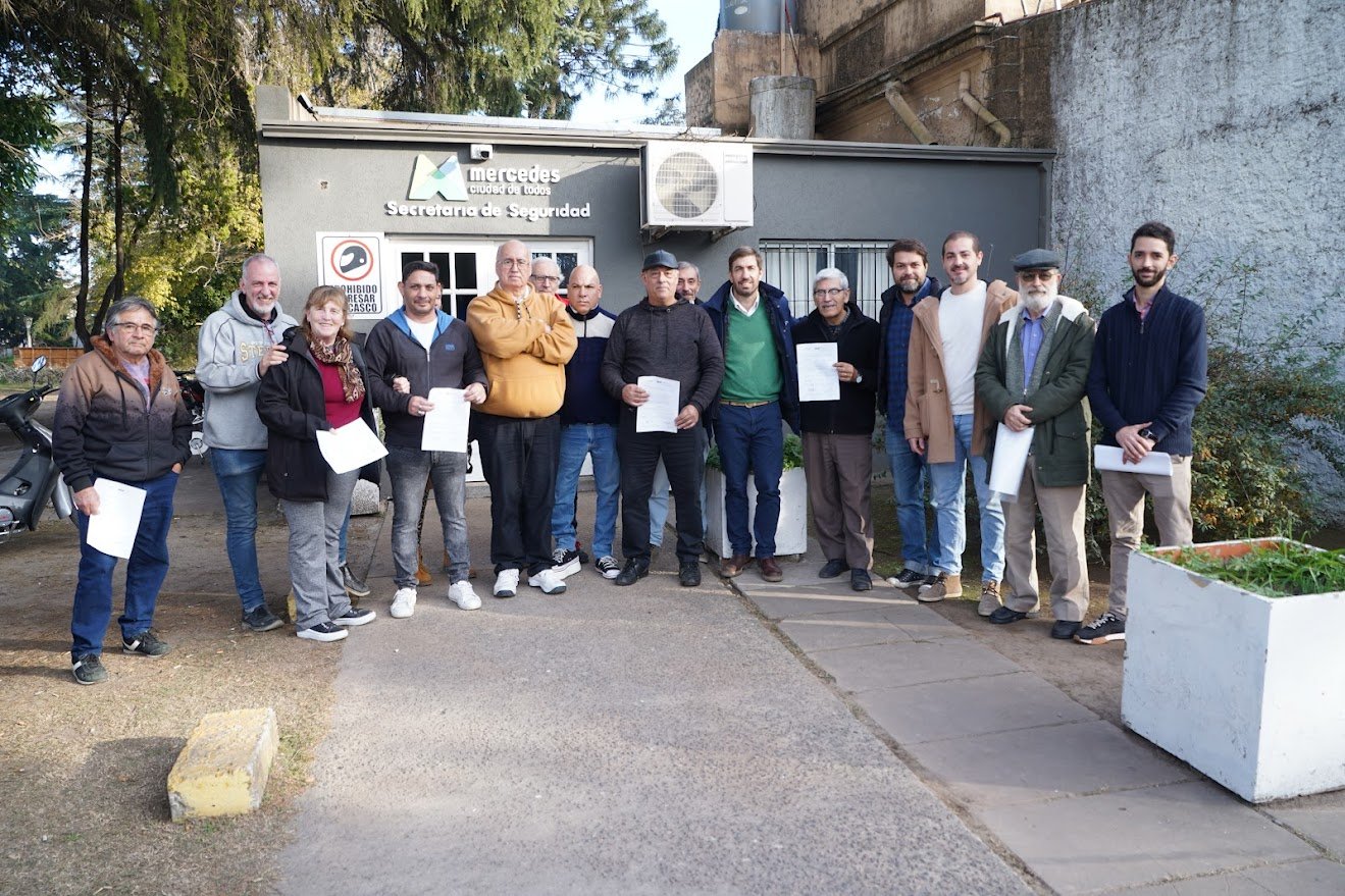 Ustarroz encabezó encuentro de entrega de licencias para taxis y remises
