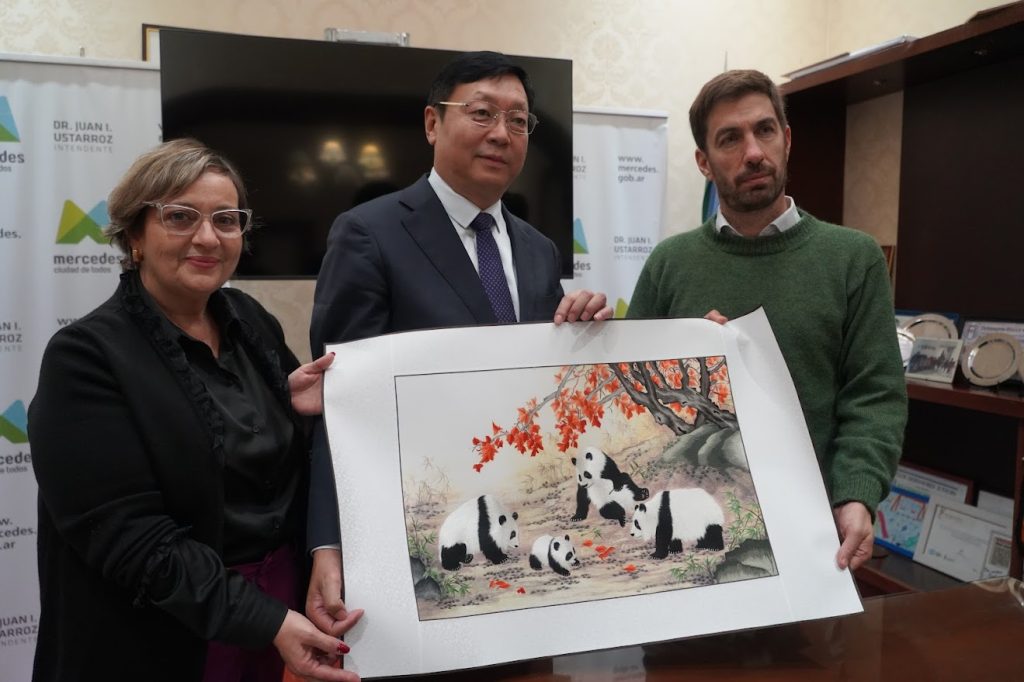 Ustarroz recibió a delegación China de la ciudad de Aba y Quiang