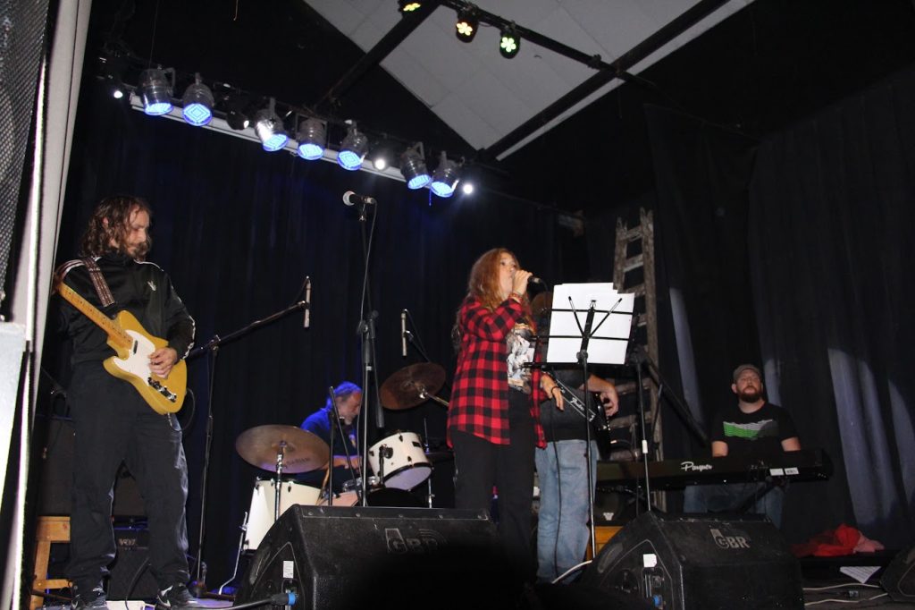 El Rock sonó fuerte en otra edición del “Rock en el Galpón”