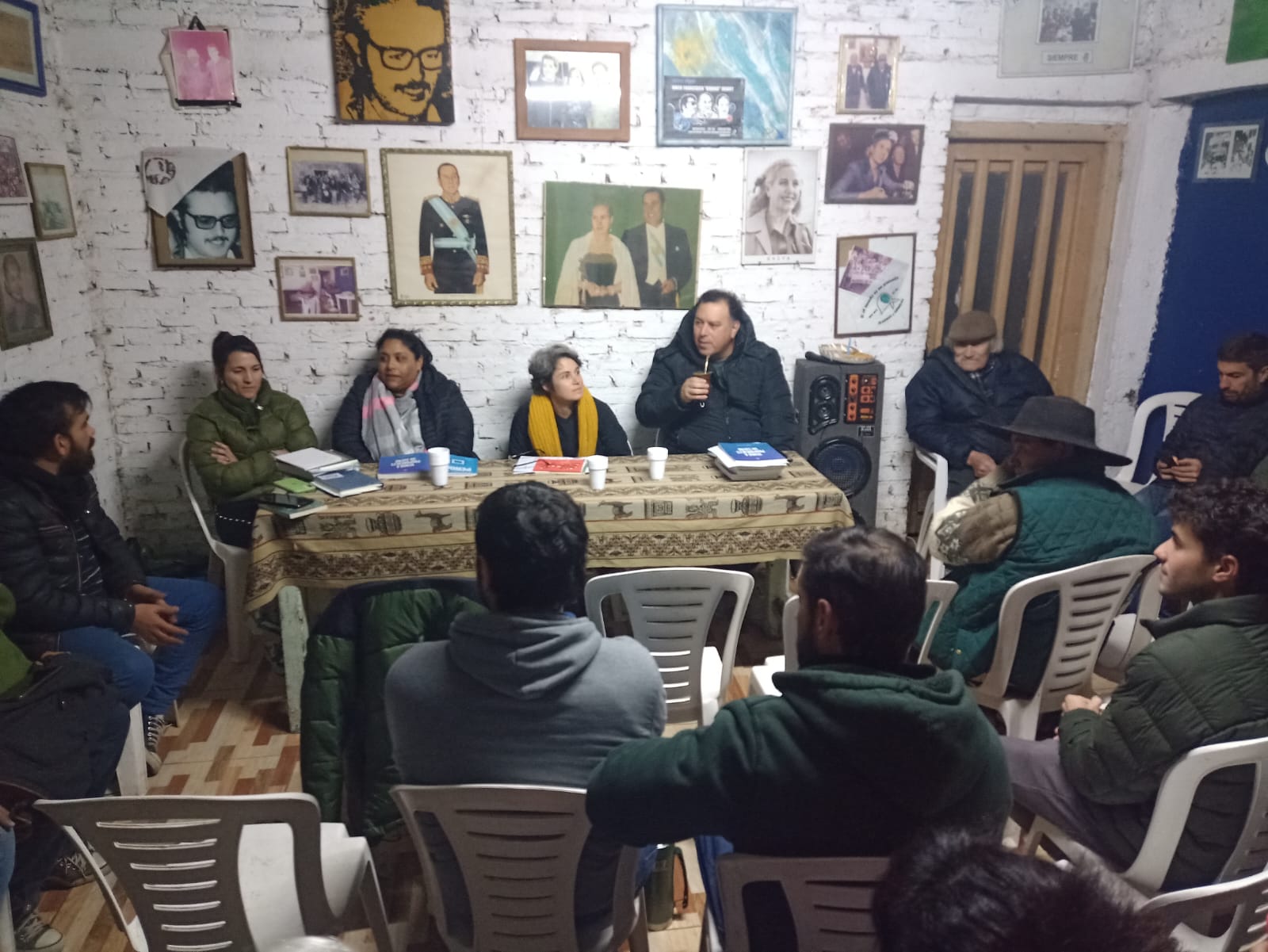 Presentan biblioteca y realizan actividad en la "Curro" Iriart en ciclo de homenaje por el 50 aniversario del fallecimiento de Perón.