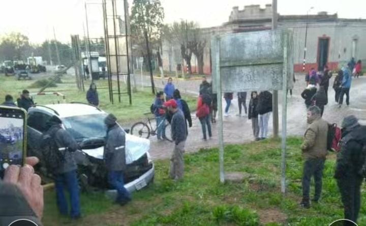 Choque entre tren y automovil en Gowland