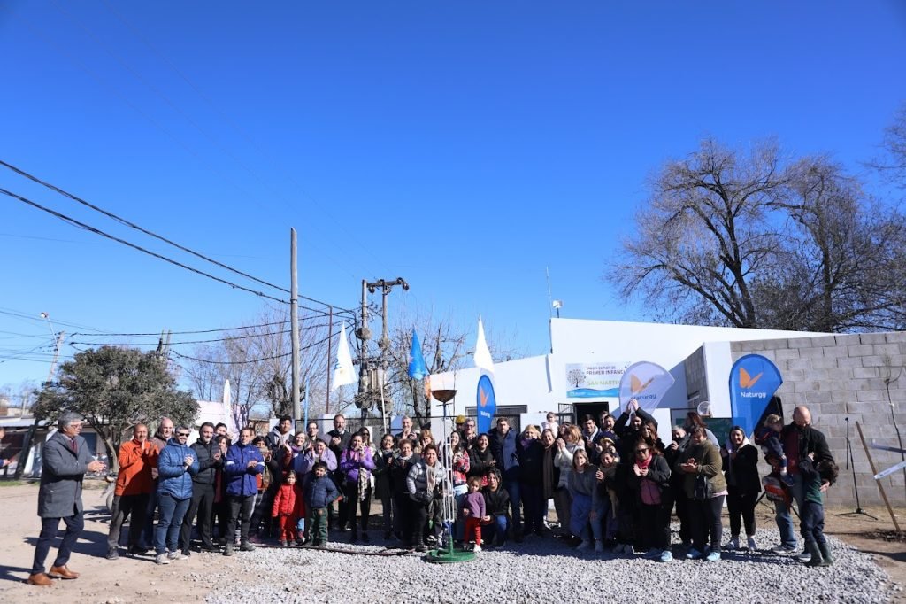 Ustarroz inauguró nueva red de gas natural que beneficia a miles de vecinos