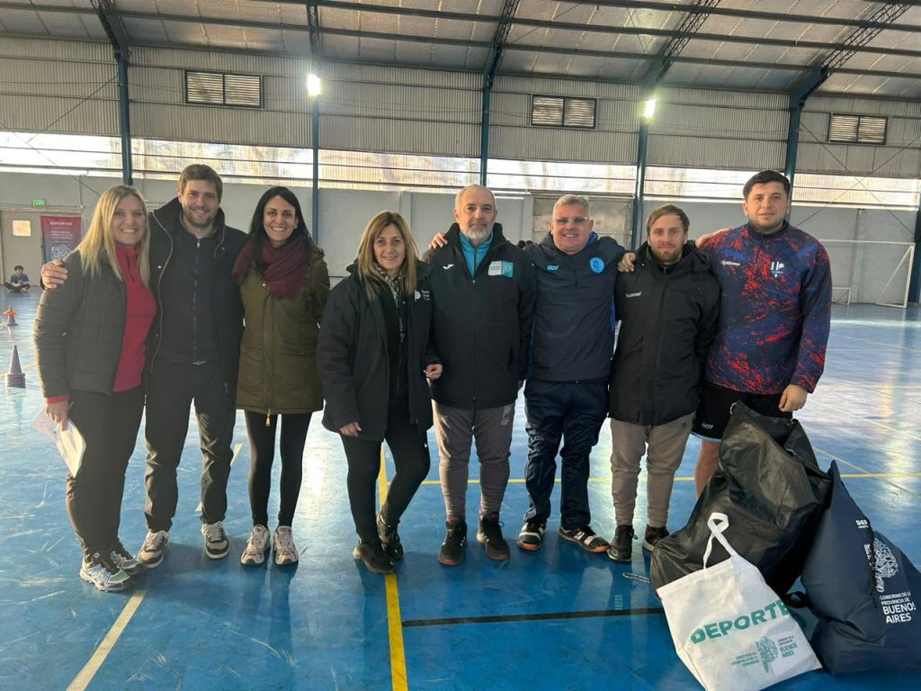 Amplia asistencia a jornada de capacitación de Hanball Indoor en el polideportivo