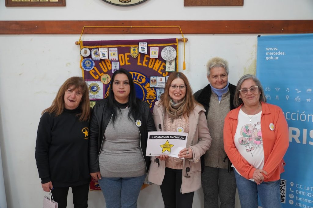 Paseo del vino solidario: entrega recaudado a estrellas amarillas