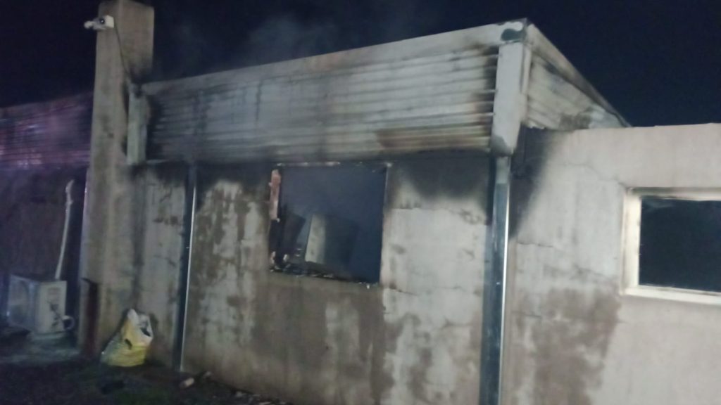 Grave incendio en la localidad de Gowland