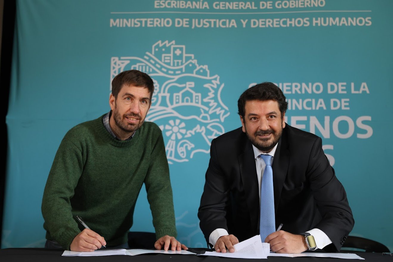 Ustarroz destacó el valor de la solidaridad en la entrega de 240 escrituras a vecinos de la ciudad