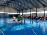 Amplia asistencia a jornada de capacitación de Hanball Indoor en el polideportivo