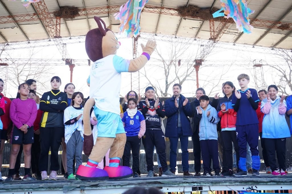 Ministro Sileoni y Ustarroz acompañaron el Regional de los Juegos Educativos Bonaerenses
