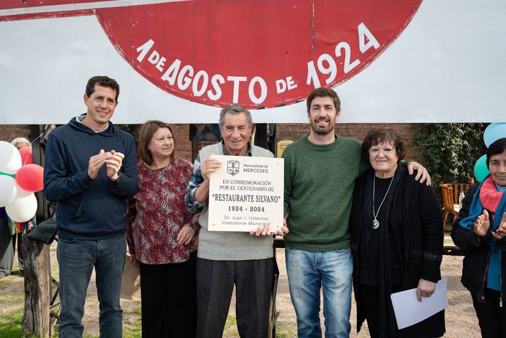 Fiesta y reconocimiento municipal al centenario del Restaurante Silvano