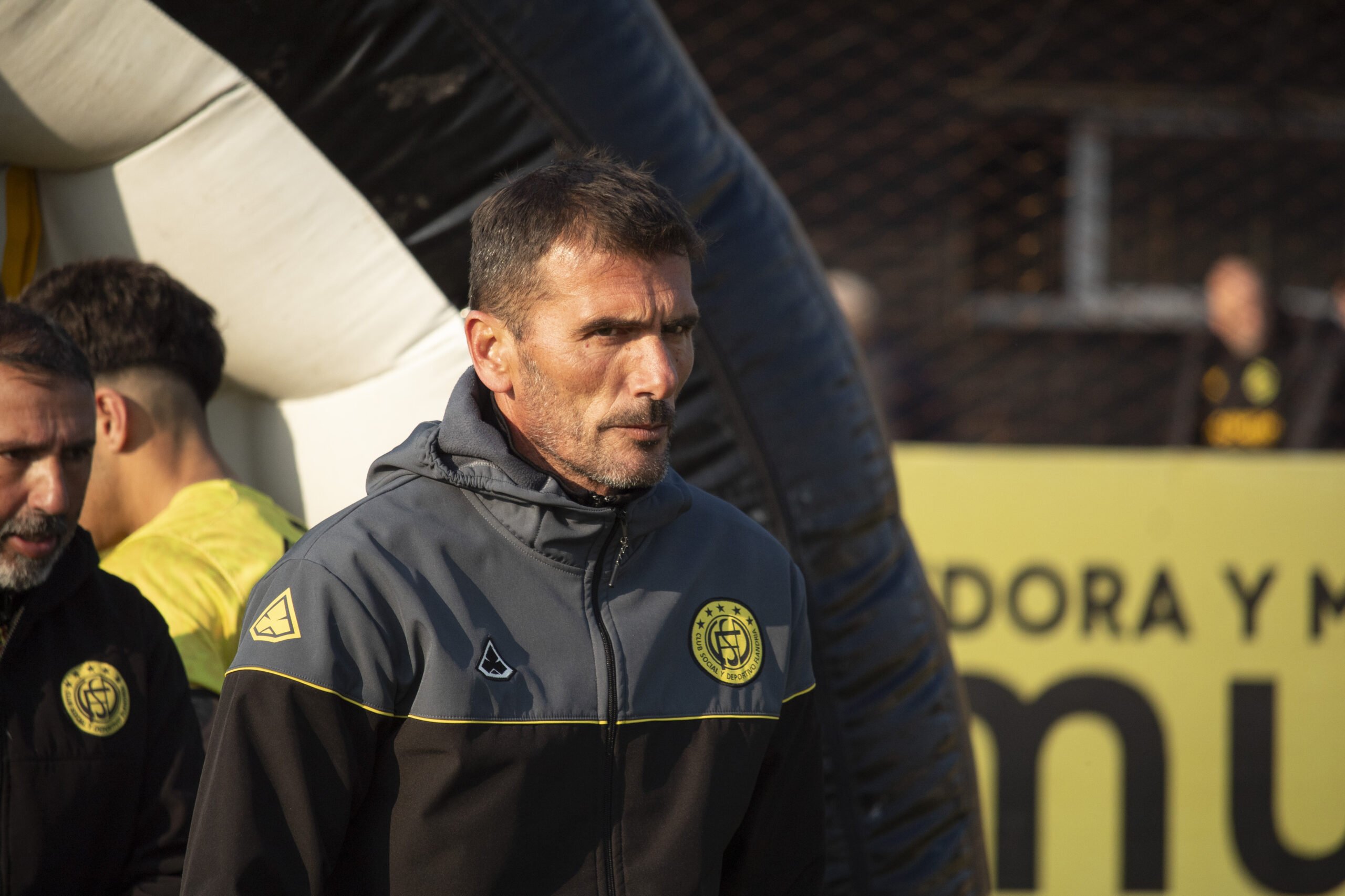 Walter Díaz dejó de ser el técnico de Flandria