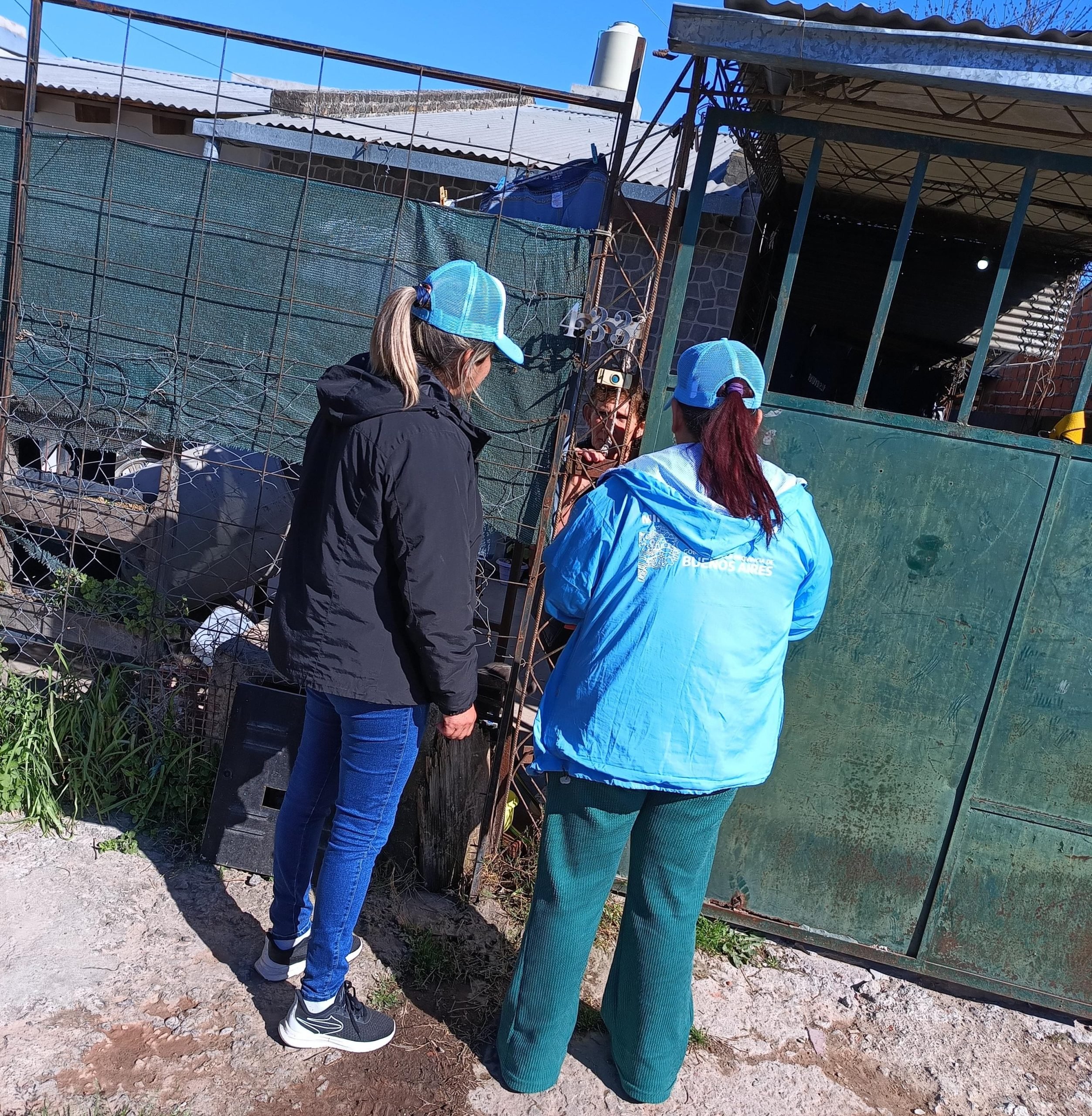 Campaña de concientización y contra el dengue