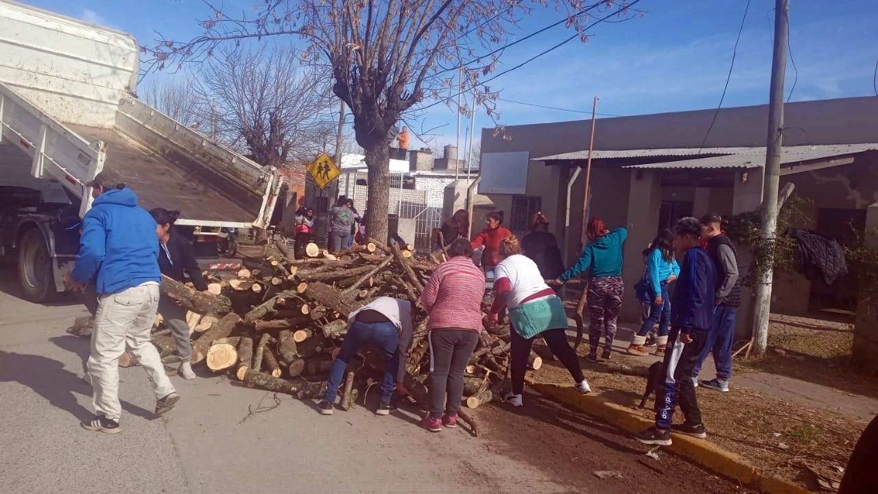 Programa Invierno: el municipio asistió con más de 500.000 kilos de leña