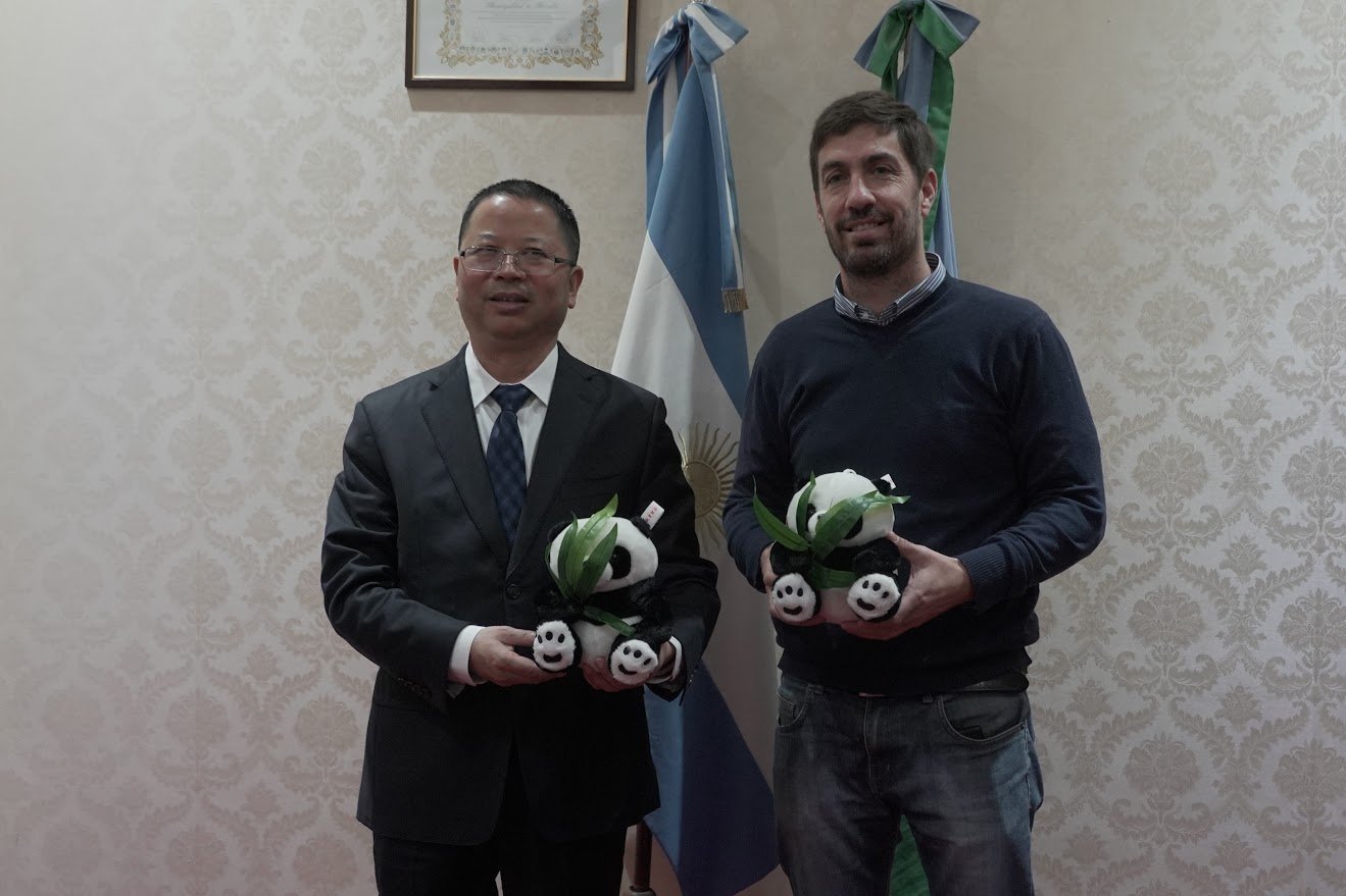 Ustarroz recibió a delegación China para avanzar en intercambios entre comunidades